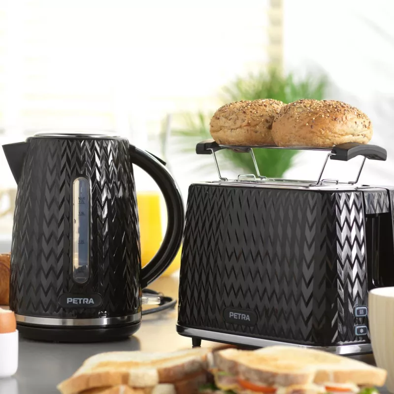 Rýchlovarná kanvica Petra 1,7 l 2200 W čierna