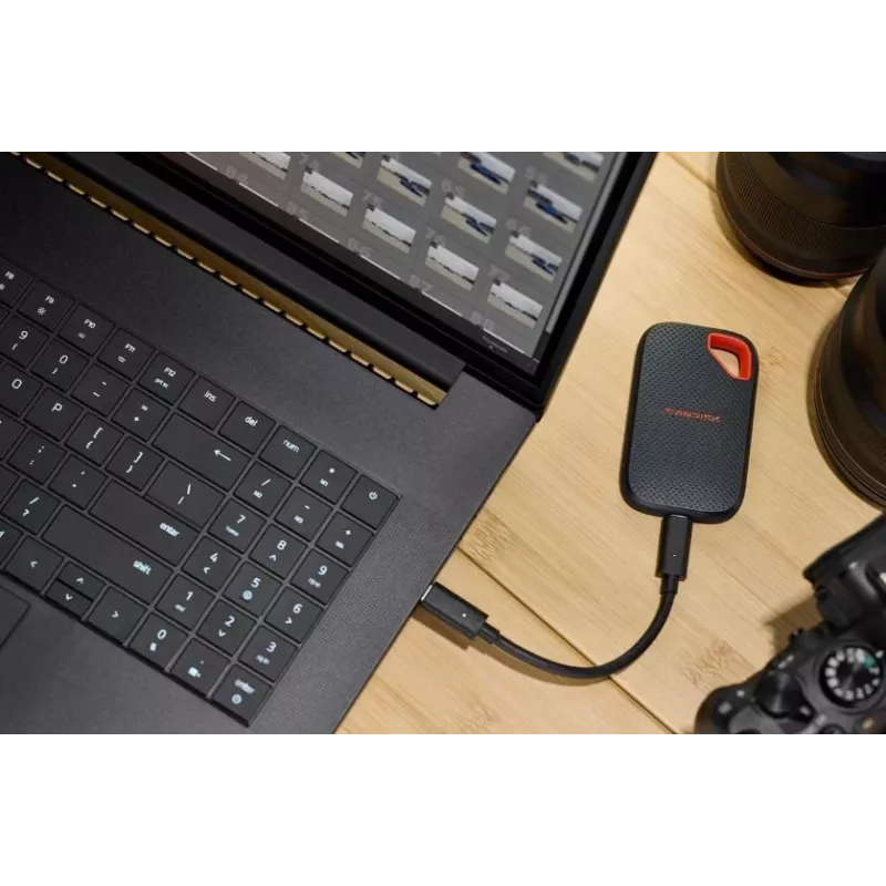 Externý SSD | SANDISK | rýchlosť čítania 2000 MB/s | 4000 GB | SDSSDE70-4T00-G25