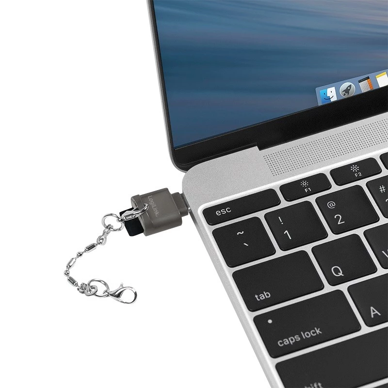 USB-C na microSD čítačka kariet ako kľúčenka