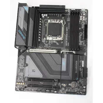 Základná doska GIGABYTE X870 GAMING X WIFI7SO — generalüberholt, použitá, bez OVP, bez antény