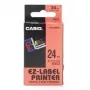 Rolka etikiet CASIO XR-24RD1 — samolepiace etikety čierna na červenej, 2,4 cm × 8 m, 1 rolka