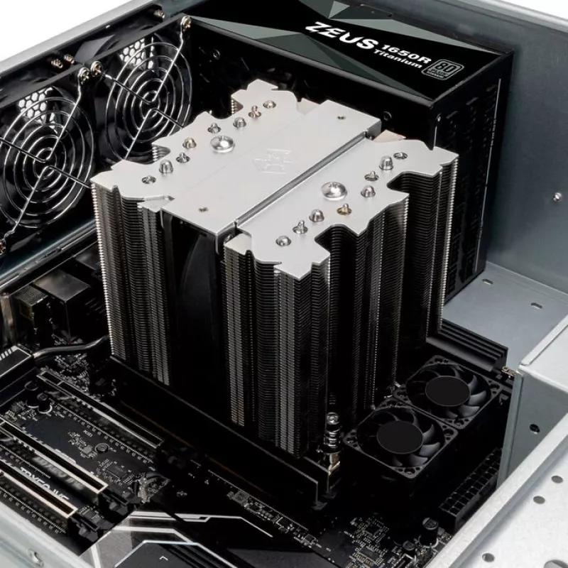 Chladič CPU SILVERSTONE SST-XED120S-WS pre Intel LGA 4677, 4U server formát, strieborný