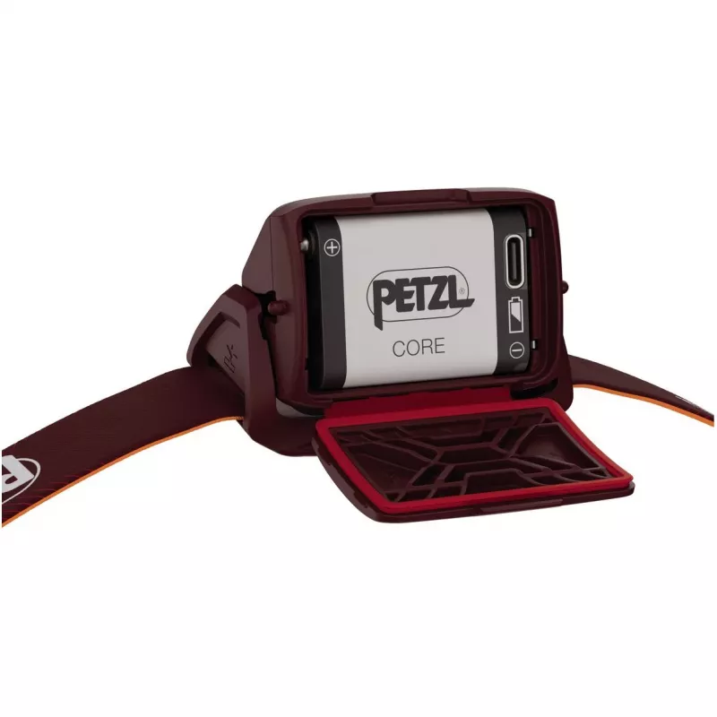 Petzl Actik Core čierna čelová lampa LED