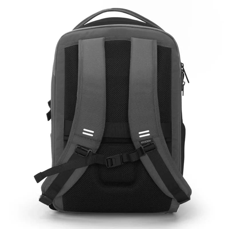 Batoh XDDESIGN Bizz sivý P705.932 – vodoodpudivý, ľahký mestský batoh