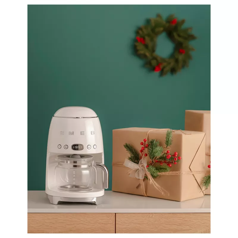 Smeg 50's Style DCF02CREU kávovar 1,25 litra krémový