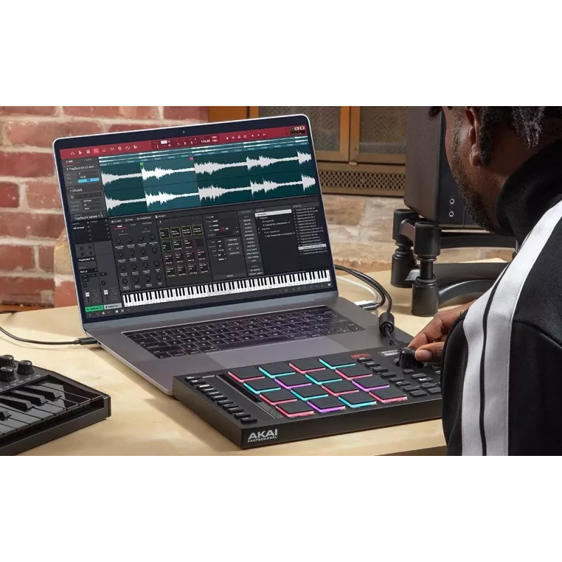MIDI Studio Controller AKAI MPC Studio MK2 s 16 padmi, LCD, RGB podsvietenie, USB-MIDI, šírka 305 mm