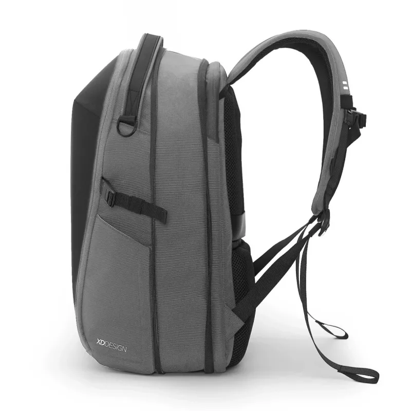 Batoh XDDESIGN Bizz sivý P705.932 – vodoodpudivý, ľahký mestský batoh