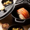 Liatinový hrniec na dusenie Russell Hobbs 24 cm, čierny