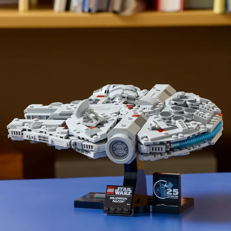 LEGO Star Wars 75375 Millennium Falcon stavebnica, 921 dielikov, 18+, 190×240×130 mm