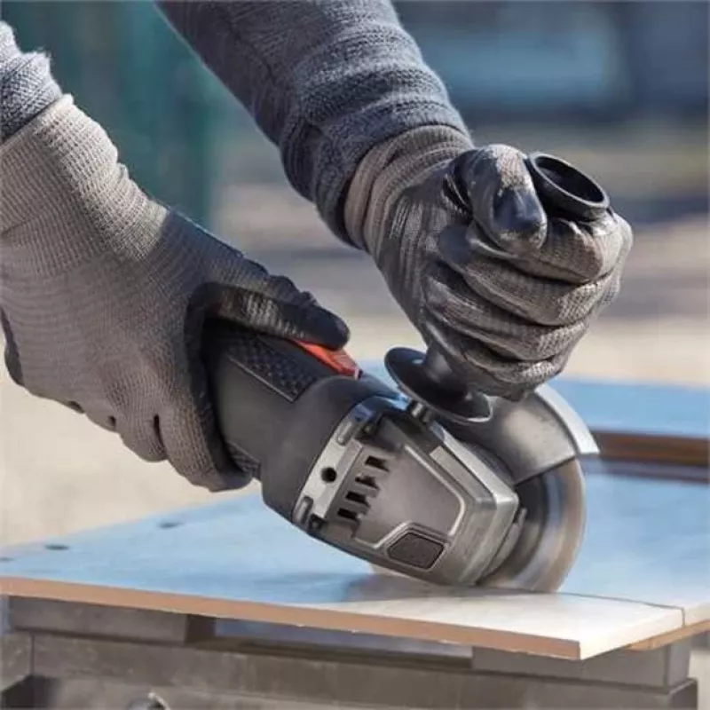 Uhlová brúska Black & Decker BEG220, 900 W, 125 mm kotúč, 12.000 ot/min, M14 vreteno, 2 m kábel