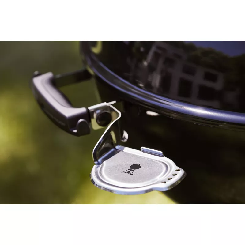 Weber gril na drevené uhlie Master Touch GBS E-5750, 57 cm čierny