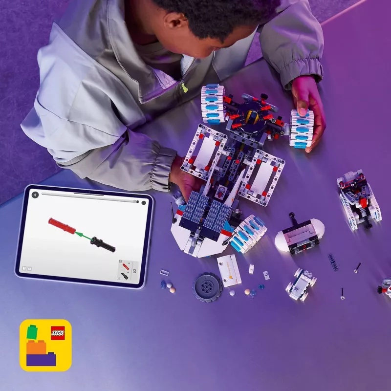 LEGO Technic 42211 Lunar Outpost mesačný rover, stavebnica, 1082 dielikov, 10+