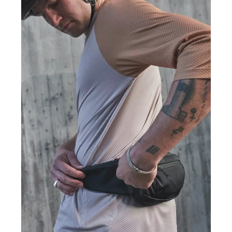 Bedrová taška POC Lamina Hip Pack, 2 l, čierna (Uranium čierna), unisex