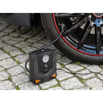 Prenosná vzduchová pumpa TRACER RES-03ML 12V 150 PSI — hustilka na pneumatiky, 12 V napájanie