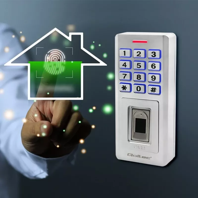 Odtlačkový a RFID kódový zámok QOLTEC 52447 s IP68 ochranou