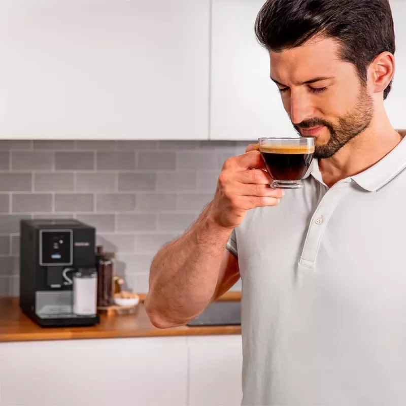 Kávovar na espresso CECOTEC Cremmaet Compactccino Connected 1460W čierny