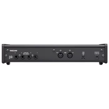 Audio rozhranie Tascam US-4X4HR – 4x XLR-Combo, 4 analógové výstupy, 56 dB mikrofónový predzosilňovač, 192 kHz, USB 2.0, desktop, čierne