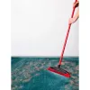 Metla VILEDA Pet Pro ALWAYS CLEAN s ergonomickou červenou rukoväťou, ľahká konštrukcia