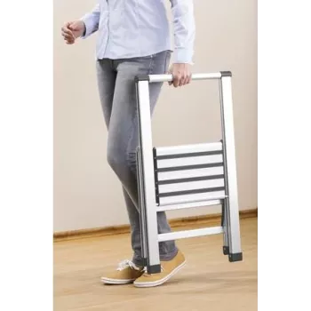 WENKO hliníkové dizajnové skladacie schodíky Single-speed – 150 kg – 3,2 kg – 35 cm – 71 cm – 43,5 cm – 5,5 cm (601010100)