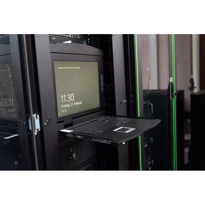 DIGITUS DS-72211-3US 19-palcová 16-port LCD KVM rack konzola