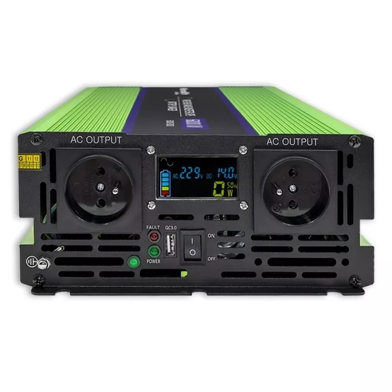 Automobilový menič Qoltec Monolith 6000 W zelený 12 V