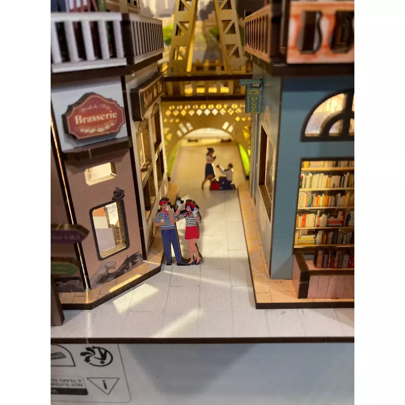 Tvorivá sada REVELL Tiny Adventures „Paris“ — miniatúrny model z papiera, kreatívny koníček