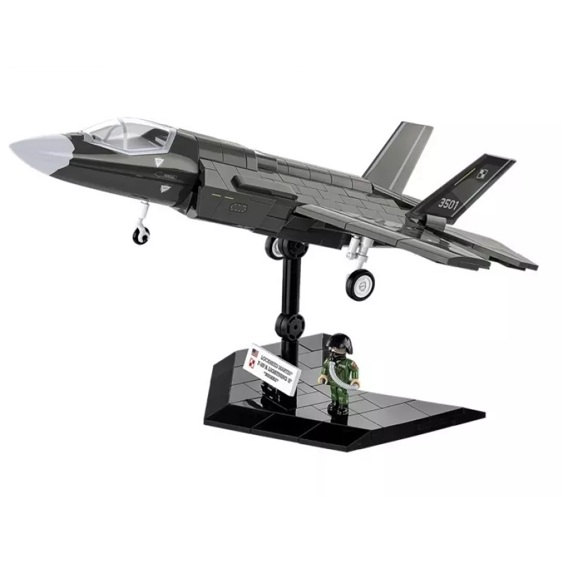 Stavebnica Cobi F-35A Lightning II — 605 dielov, model v mierke