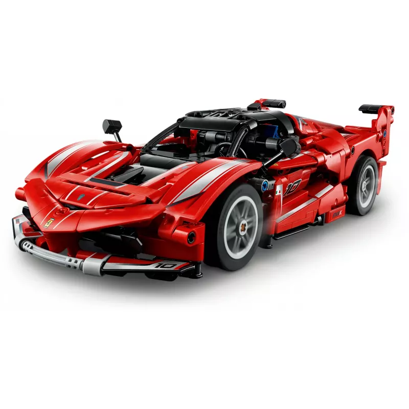 LEGO Technic Ferrari FXX K model v mierke 1:10, 897 dielov, od 10 rokov
