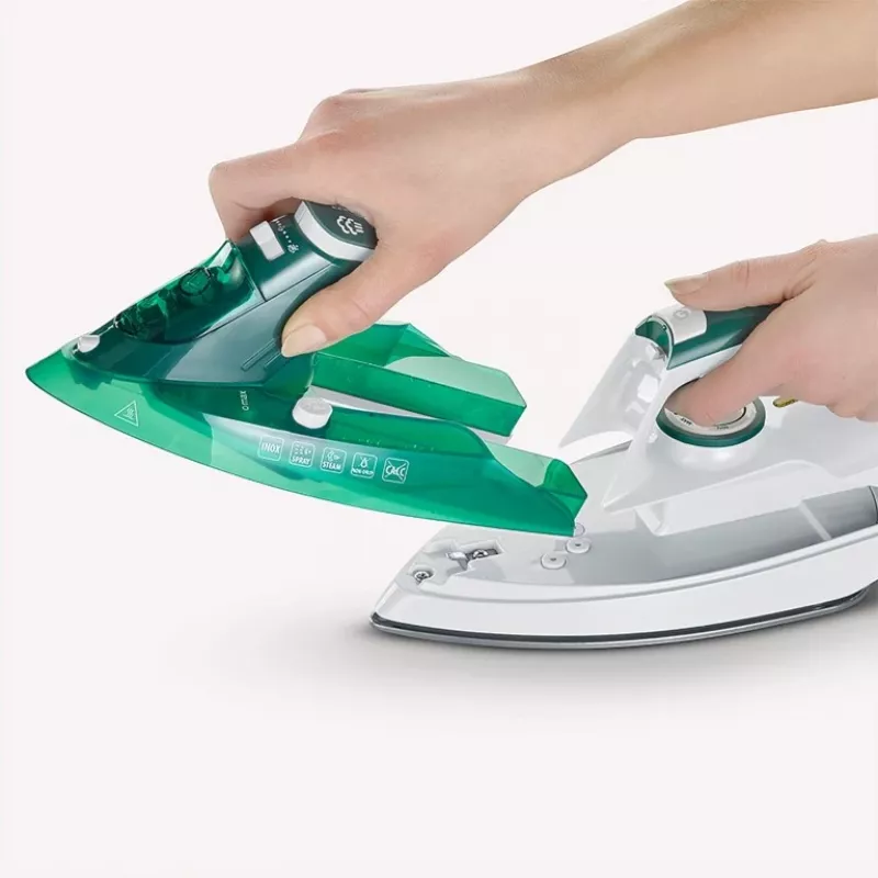 Severin BA 3261 žehlička parná žehlička keramická podrážka 2400 W biela, zelená