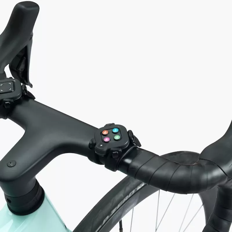 Wahoo KICKR CORE 2 trenažér (ZWIFT Cog & Click)
