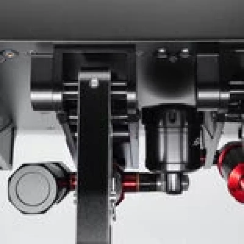 Hydraulický brzdový systém Simagic P1000i Inverted S443 — hydraulická sim-racingová brzdová jednotka