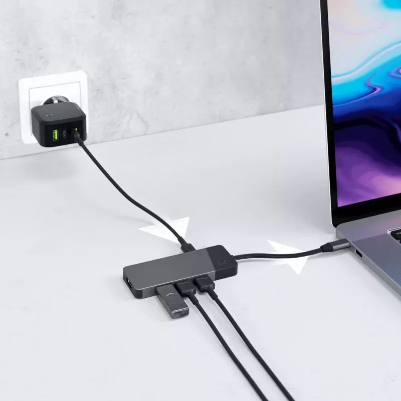 USB‑Type‑C hub Green Cell HUBGC01 — 7 portov: 3×USB‑A 3.2 Gen 1, 1×USB‑C 3.2 Gen 1, HDMI, microSD+SD čítačka kariet — strieborný