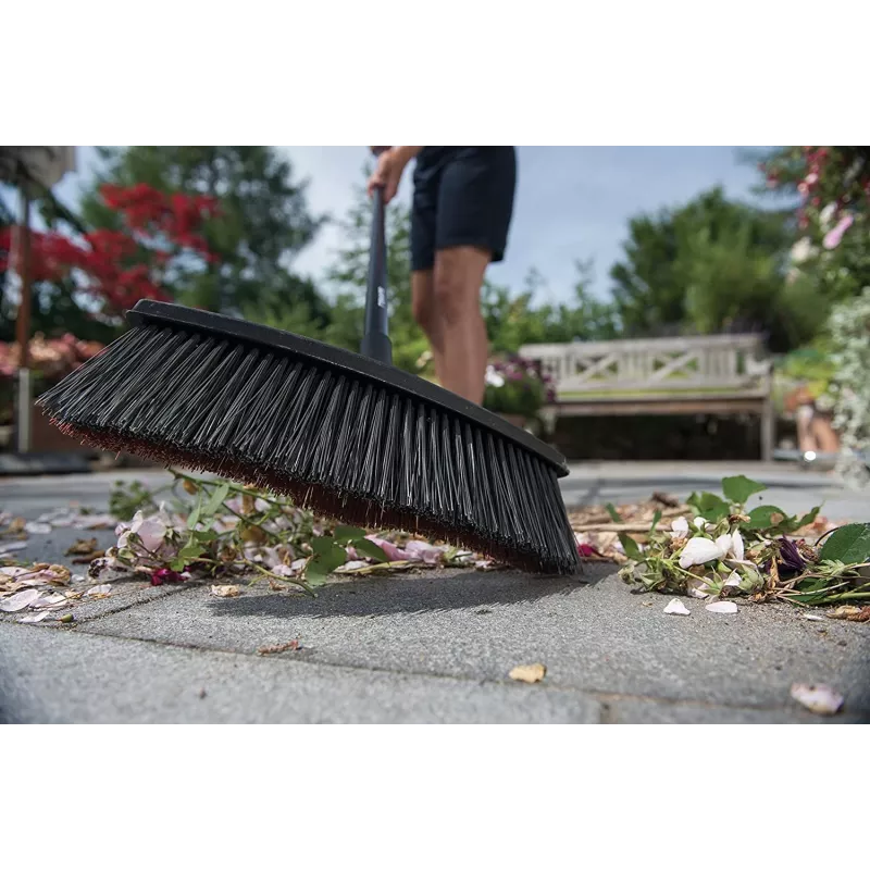 Fiskars 1025921 metla pre vonkajšie použitie čierna