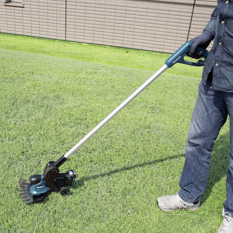 UM600DSMEX akumulátorové nožnice na trávu 10,8 V modrá čierna 2x Li-Ion batéria 4,0 Ah