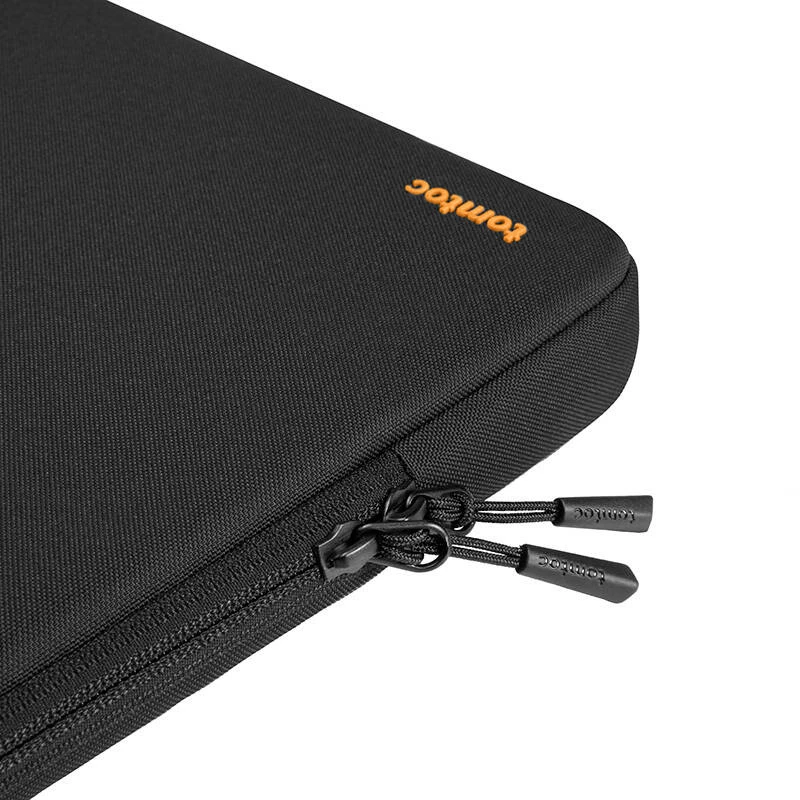 Puzdro na notebook Tomtoc A13C2D1 pre MacBook – čierne, ľahké, odolné ochranné puzdro