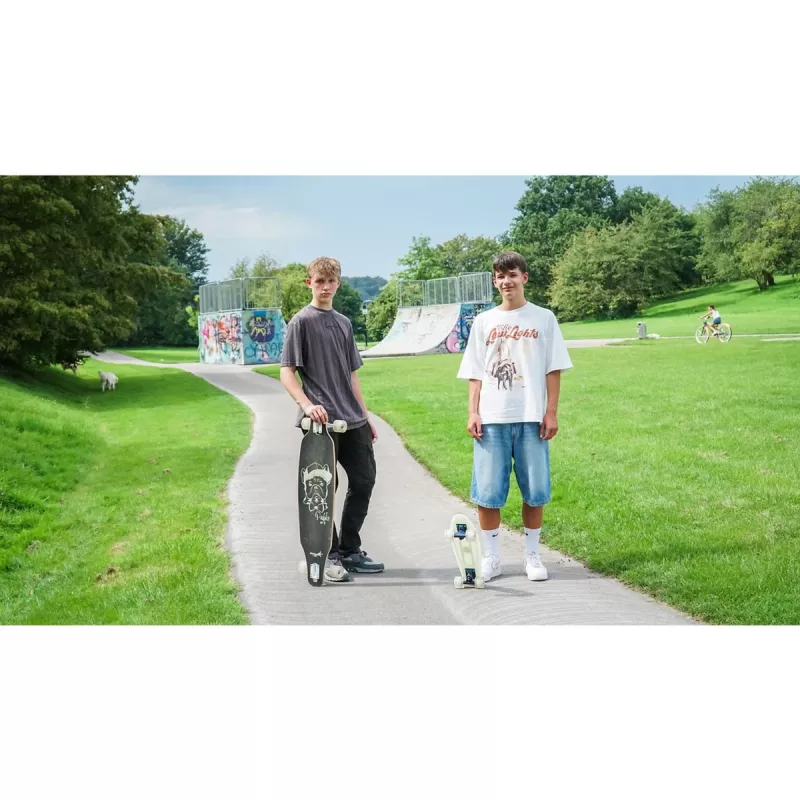 Longboard Muuwmi Lights GLOW ABEC 7 s osvetlenými kolieskami, čierna/zelená