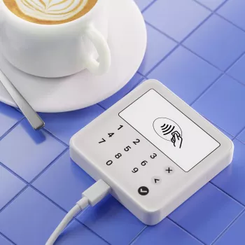 Čítačka kariet SumUp RDR-SUL-010 — bezkontaktné (NFC) a čipové (EMV) platby