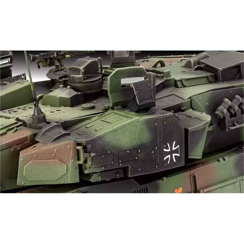 Plastový model REVELL Leopard 2A7A1 vojenský tank stavebnica (mierka neuvedená)