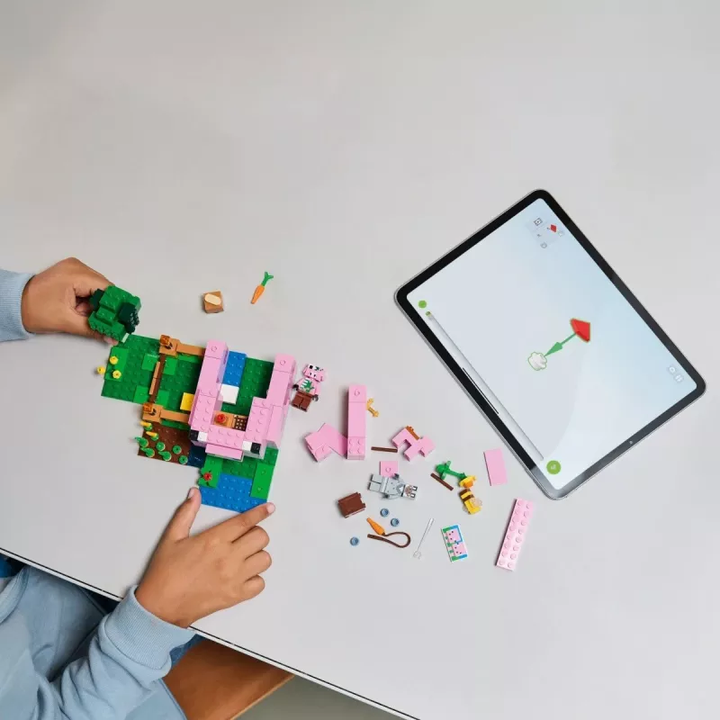 LEGO MINECRAFT 21268 Domček malého prasiatka