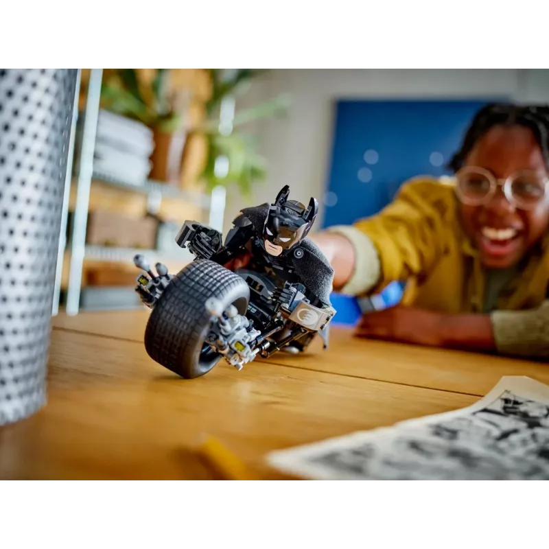 LEGO® DC Batman™: Batmanova zostaviteľná figúrka a motorka 76273