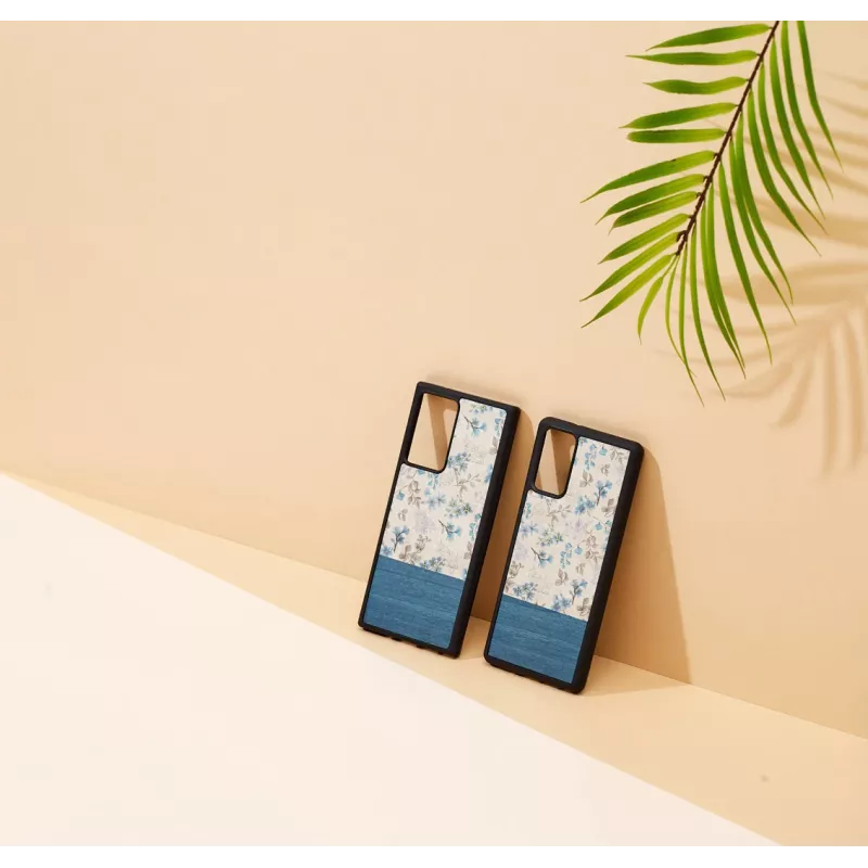 Puzdro na telefón Man and Wood Galaxy Note 20 — modrý kvet na čiernej