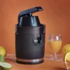 Ručný odšťavovač JATA JEEX1712 120 W čierny