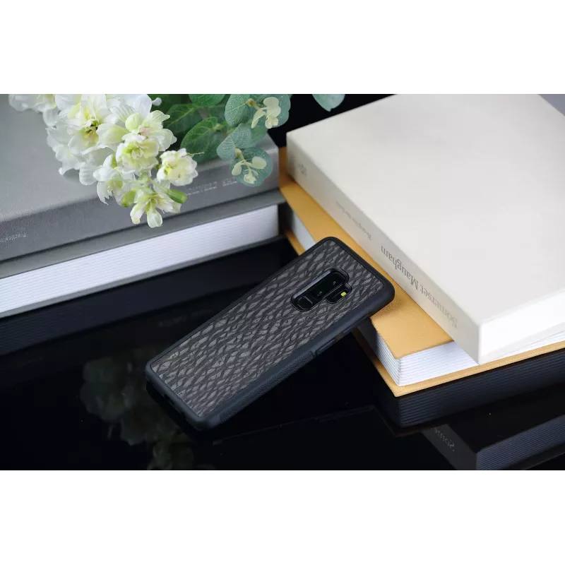 Puzdro na smartphone man and wood pre Galaxy S9 Plus – carbon čierna