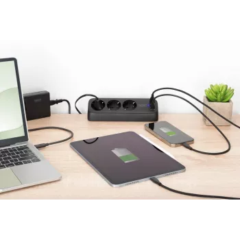 Predlžovacia zásuvka DIGITUS 3-násobná s 2×USB-A & 1×USB-C, 3 AC zásuvky Typ E/F, 1,5 m kábel, čierna
