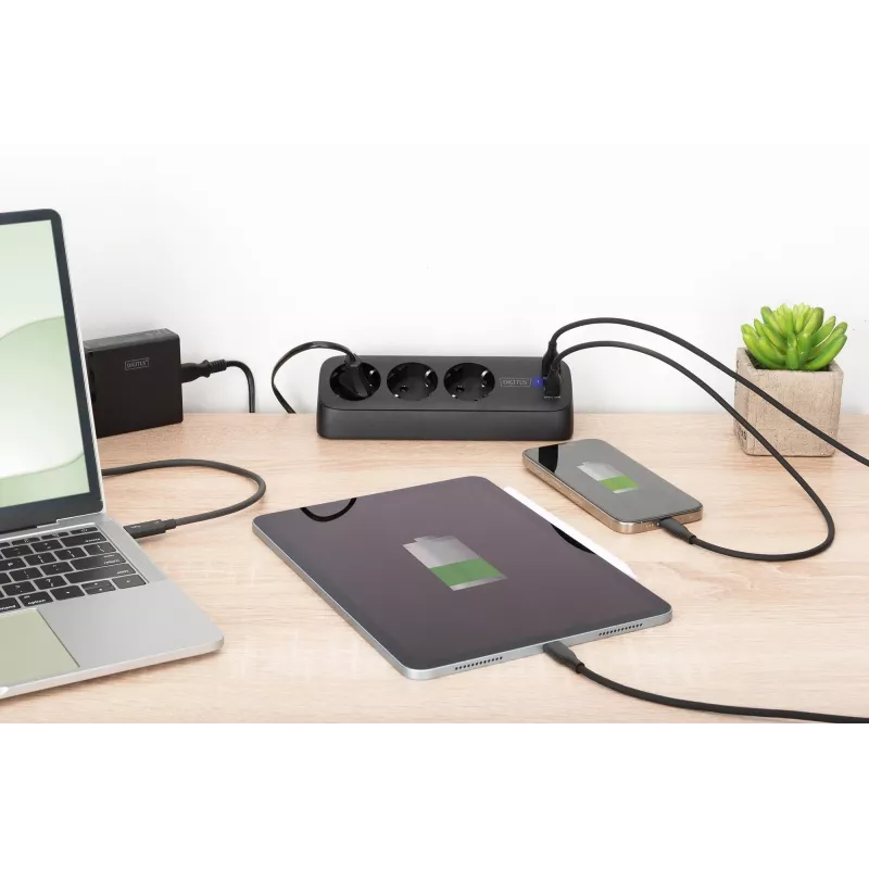 Predlžovacia zásuvka DIGITUS 3-násobná s 2×USB-A & 1×USB-C, 3 AC zásuvky Typ E/F, 1,5 m kábel, čierna