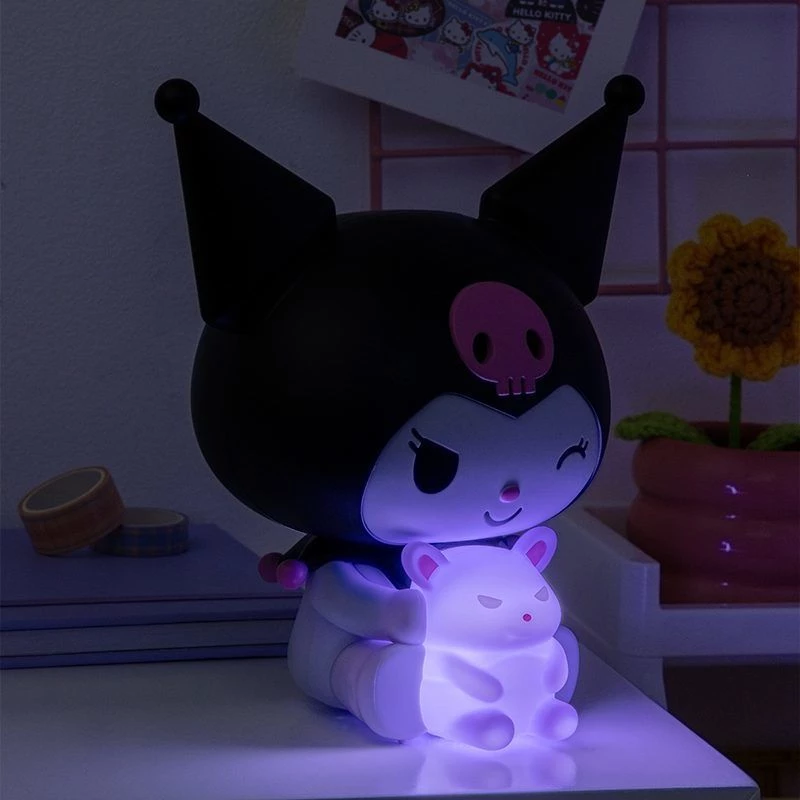 Stolové nočné svetlo Paladone Hello Kitty Kuromi GloBuddies nočné svetlo model PP14396KUR