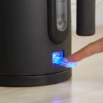 Rýchlovarná kanvica Petra 1,7 l 3 kW matná čierna