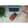 Puzdro na smartphone man and wood pre Galaxy S10e — hnedá kocka s čiernym lemom