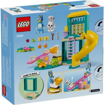 LEGO Bricks sada 11201 Zábava na ihrisku s Blue a Chloe – minifigúrky, hracia scéna