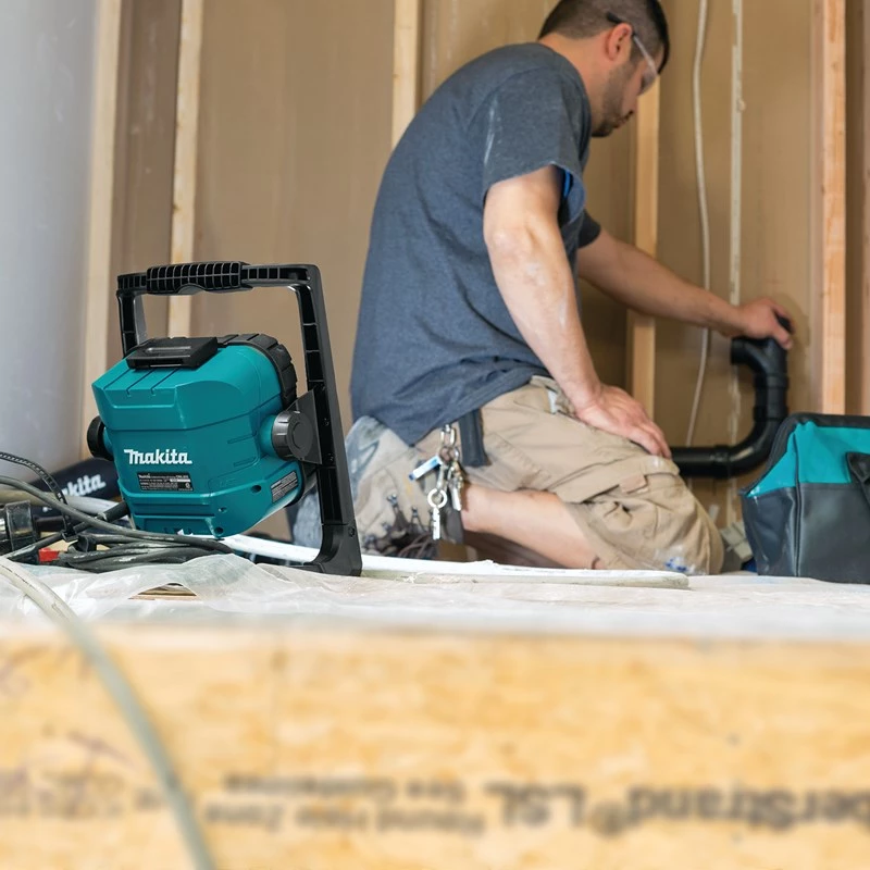 MAKITA SVIETIDLO 18V/14,4V DEADML805 LED 1150lx/750lm +AC NAPÁJANIE